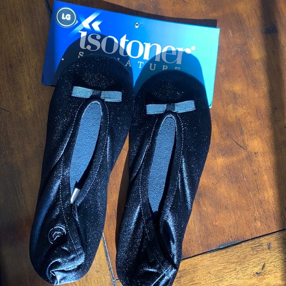 NWT Isotoner SignatureSlippers 🎁 perfect Christmas gift